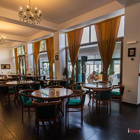 Riviera 990 - Resort & Restaurant Ieşelniţa 外观 照片