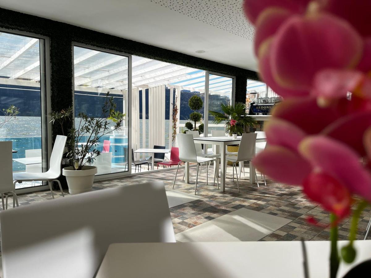 Riviera 990 - Resort & Restaurant Ieşelniţa 外观 照片