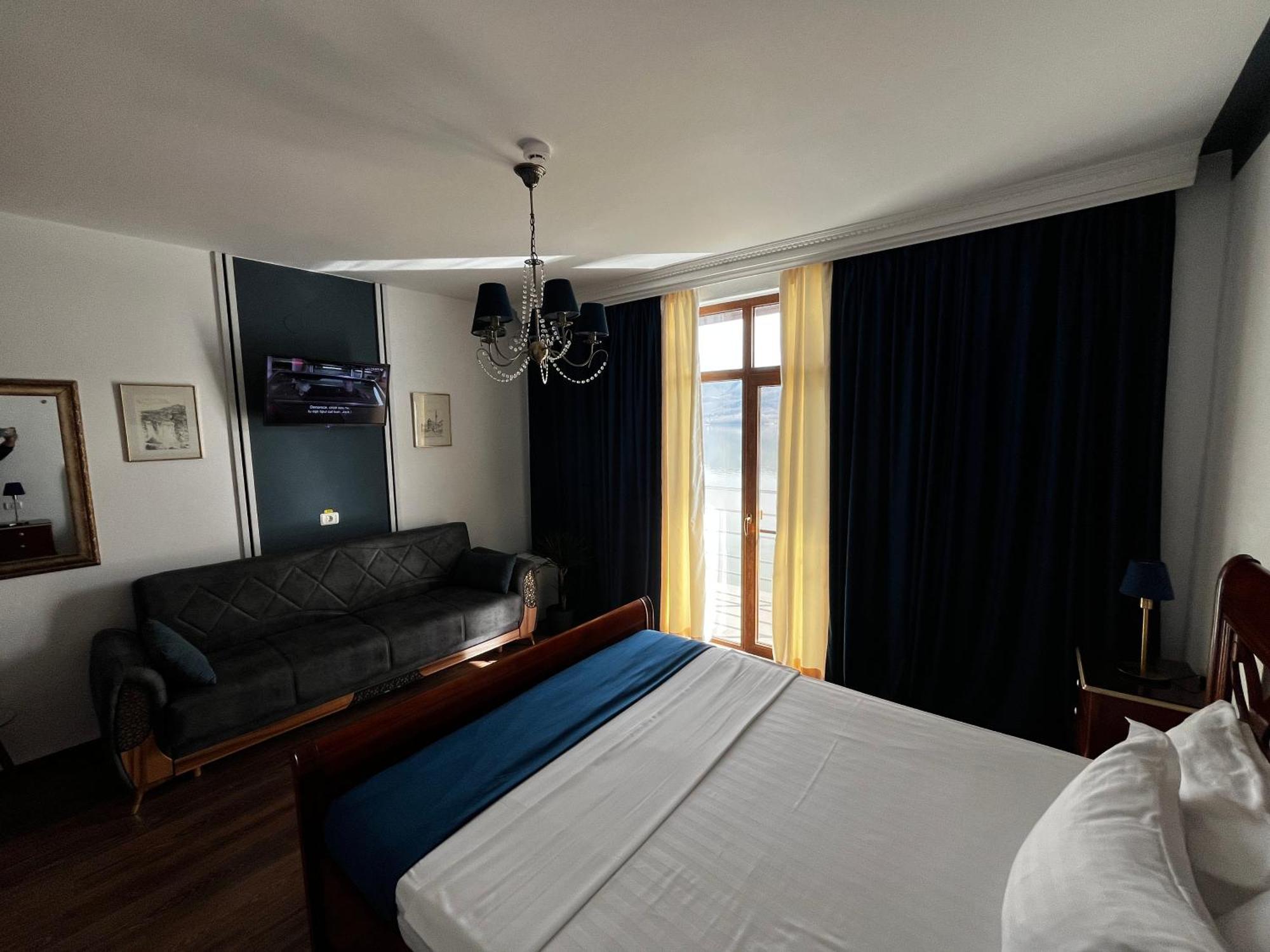 Riviera 990 - Resort & Restaurant Ieşelniţa 外观 照片