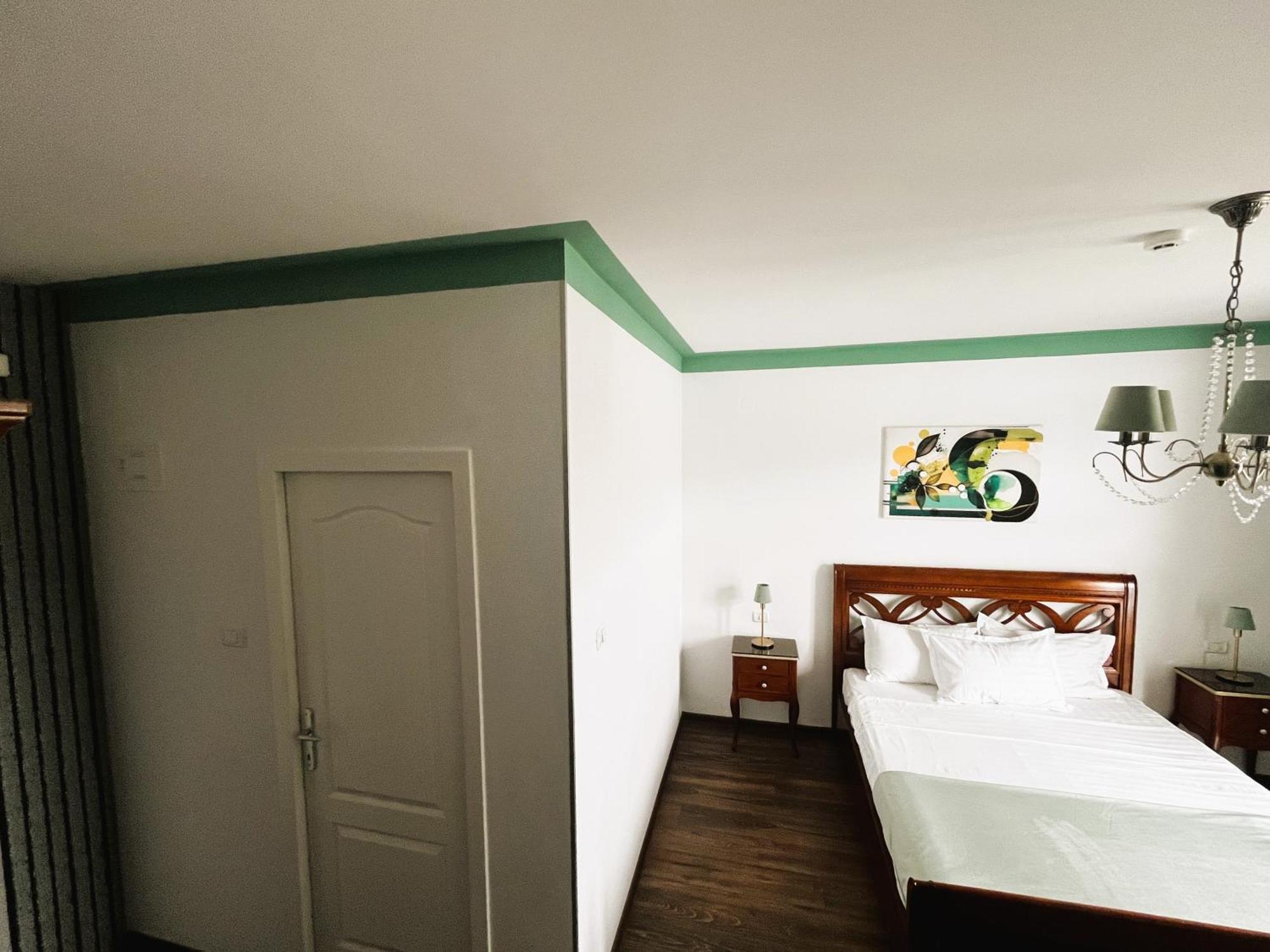Riviera 990 - Resort & Restaurant Ieşelniţa 外观 照片