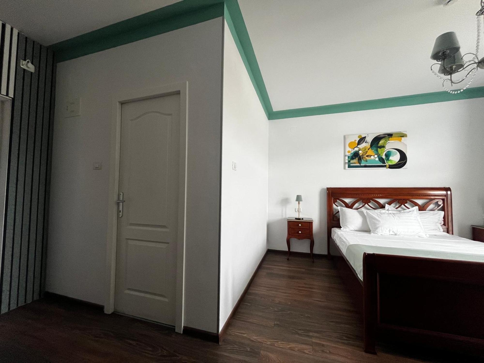 Riviera 990 - Resort & Restaurant Ieşelniţa 外观 照片