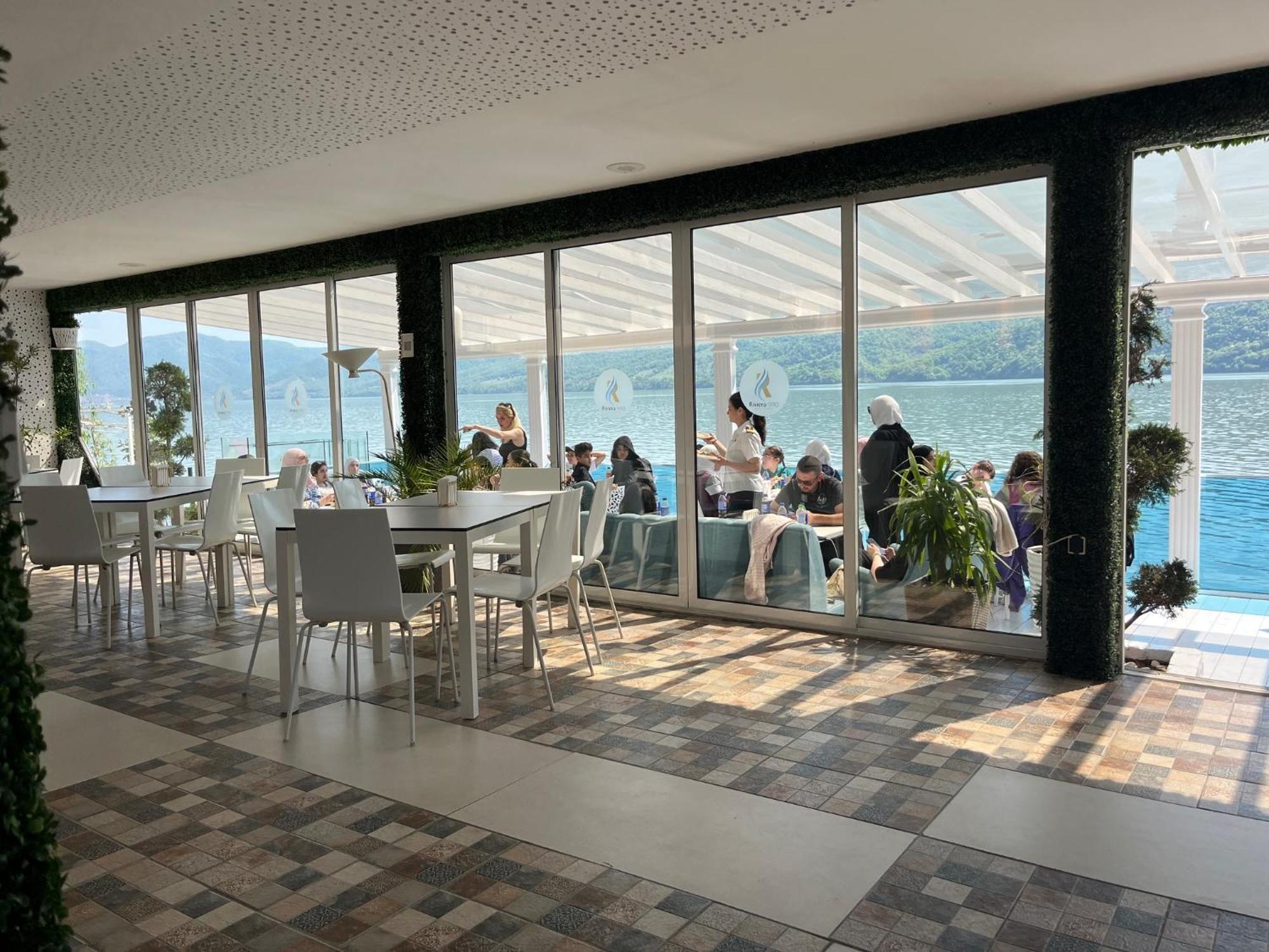 Riviera 990 - Resort & Restaurant Ieşelniţa 外观 照片