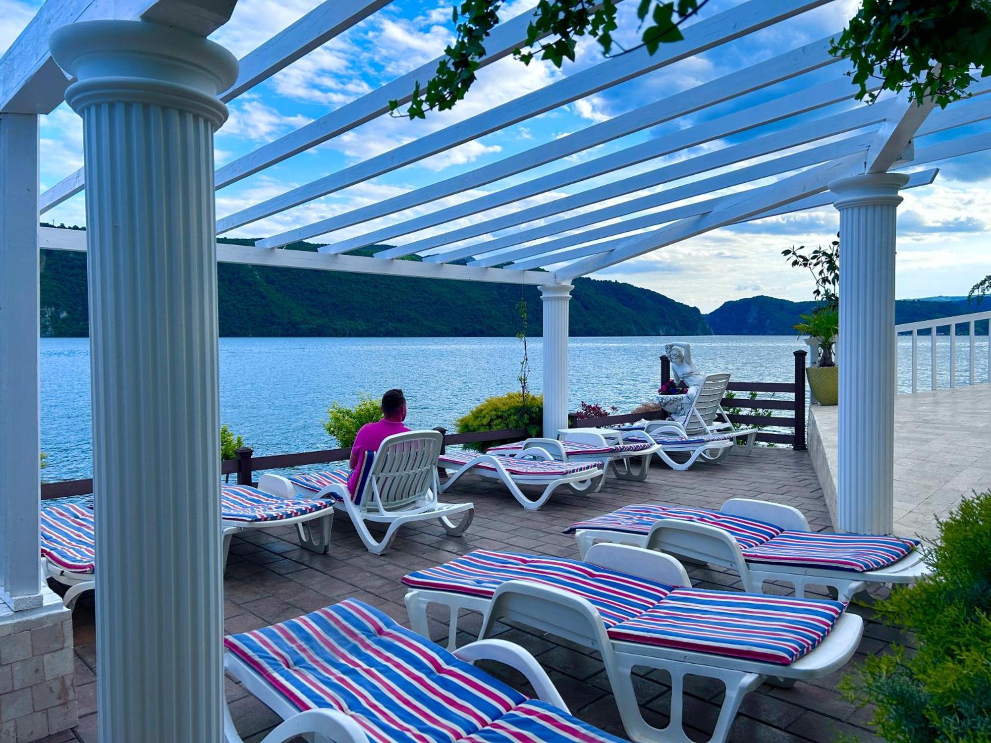 Riviera 990 - Resort & Restaurant Ieşelniţa 外观 照片