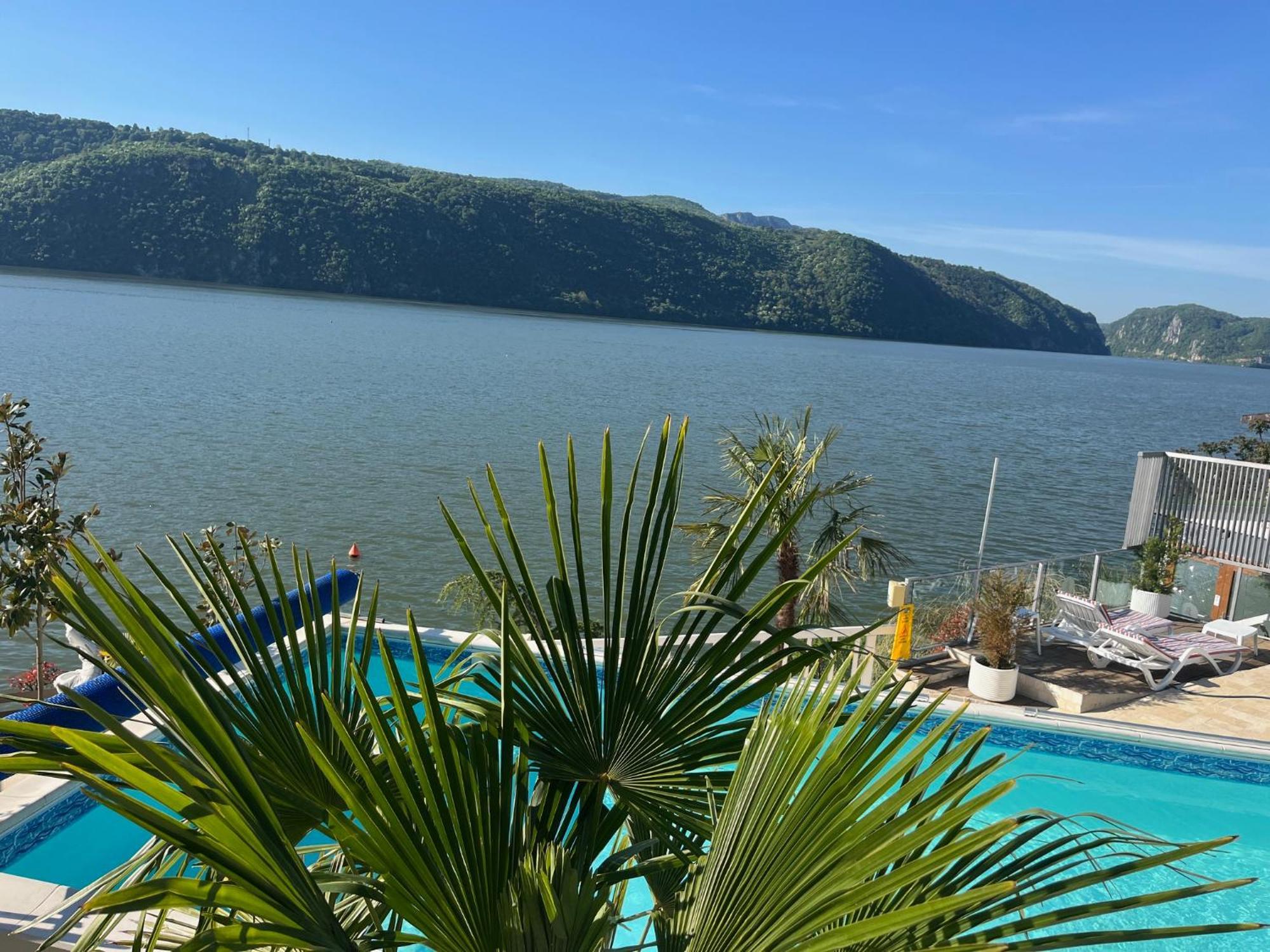 Riviera 990 - Resort & Restaurant Ieşelniţa 外观 照片
