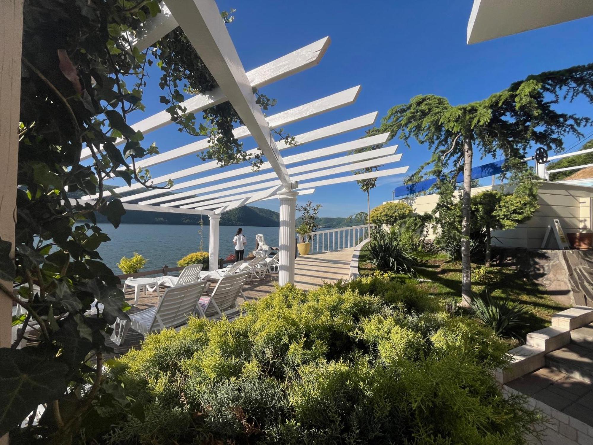Riviera 990 - Resort & Restaurant Ieşelniţa 外观 照片