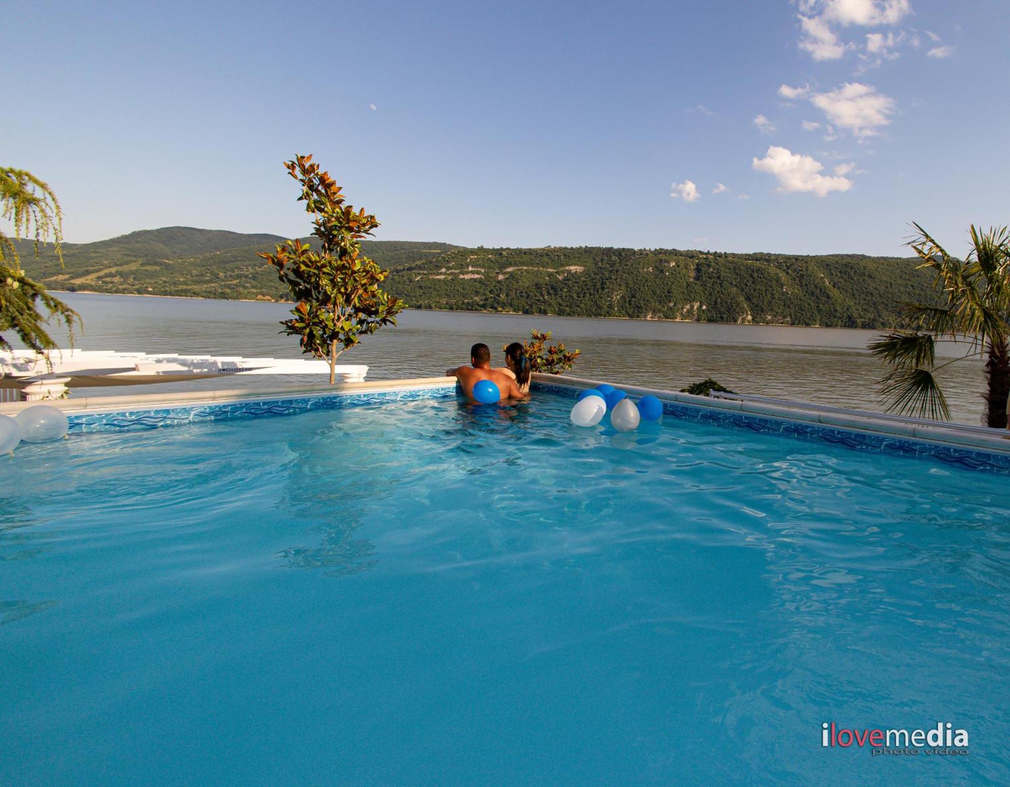 Riviera 990 - Resort & Restaurant Ieşelniţa 外观 照片