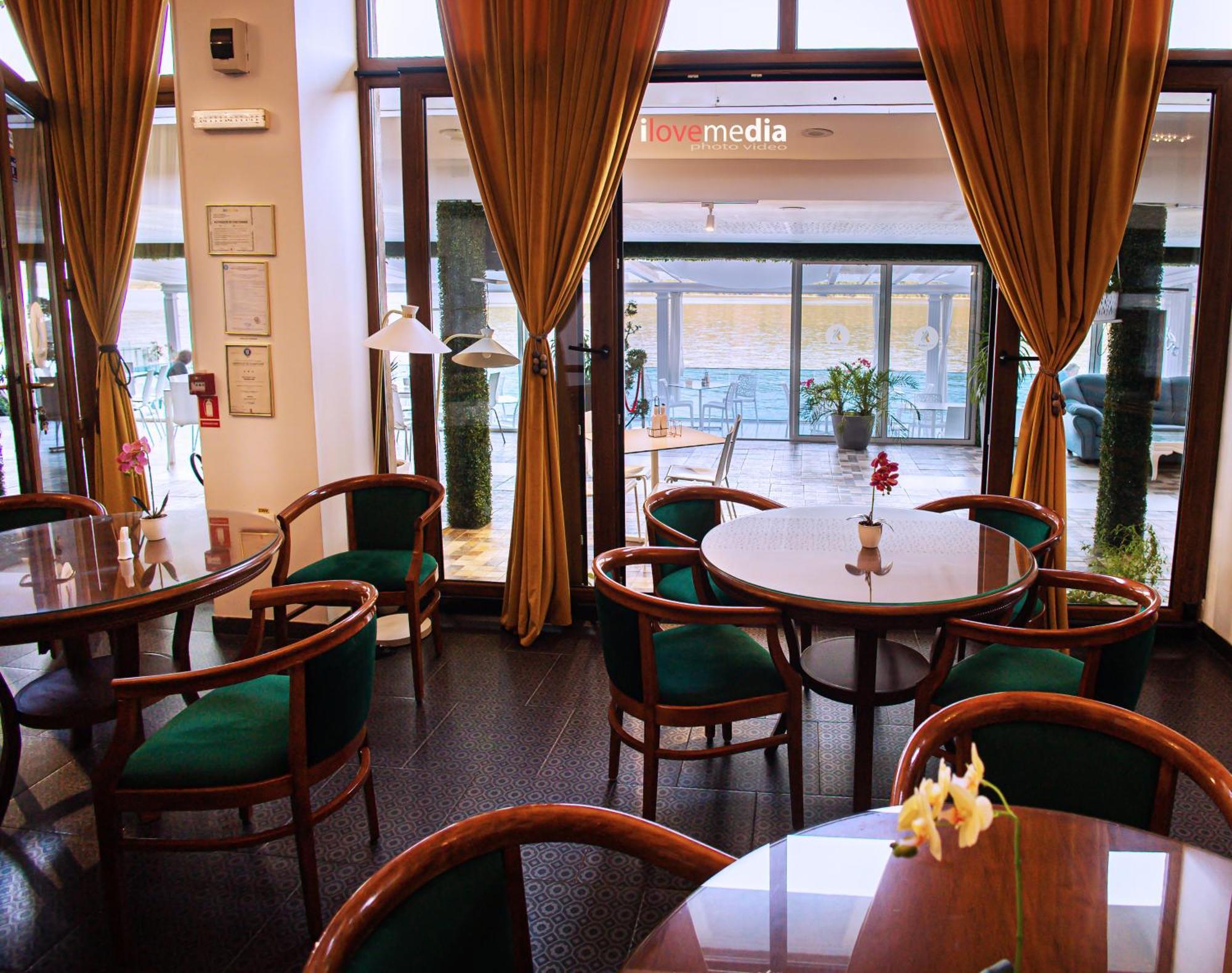 Riviera 990 - Resort & Restaurant Ieşelniţa 外观 照片