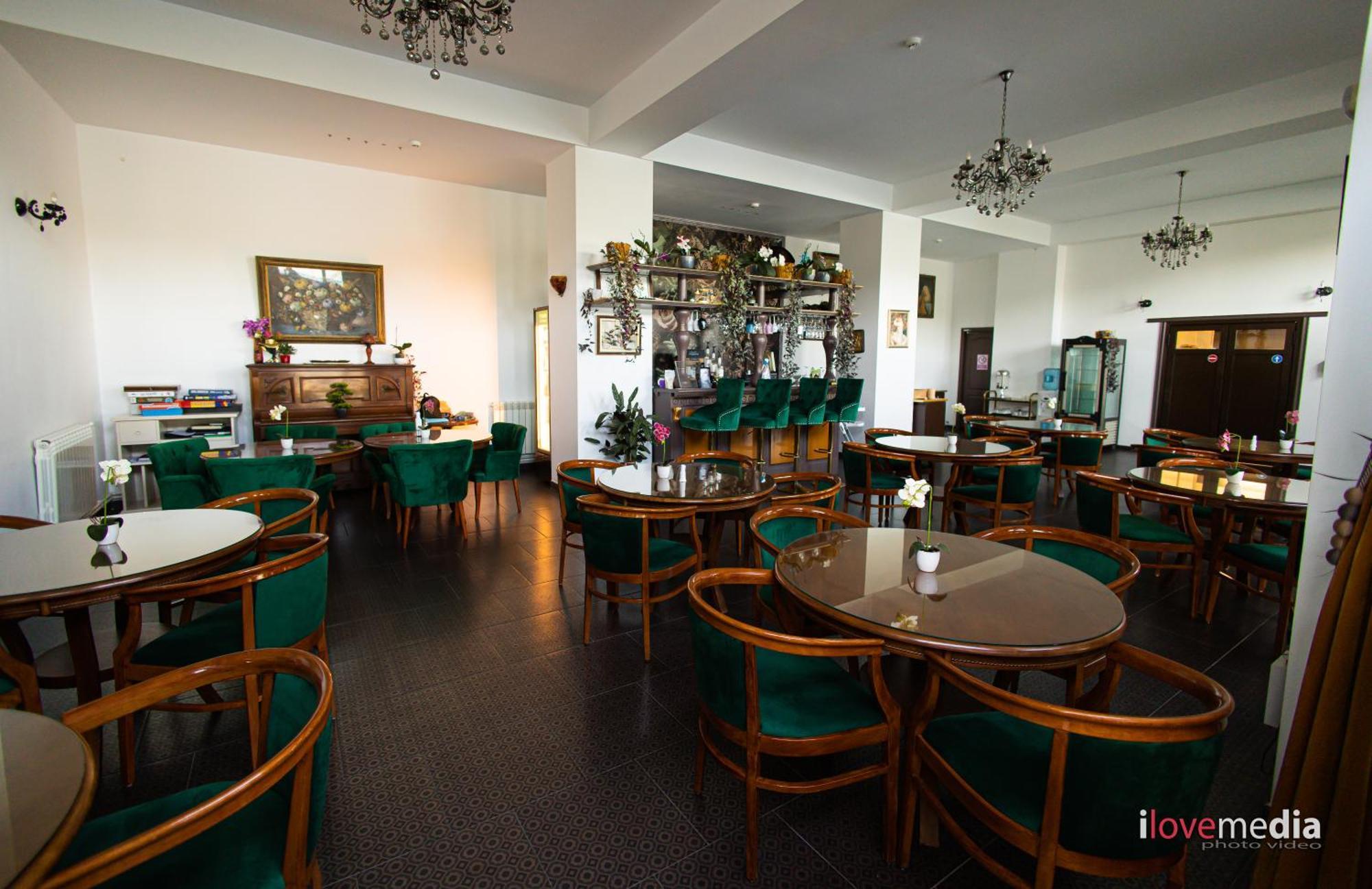 Riviera 990 - Resort & Restaurant Ieşelniţa 外观 照片