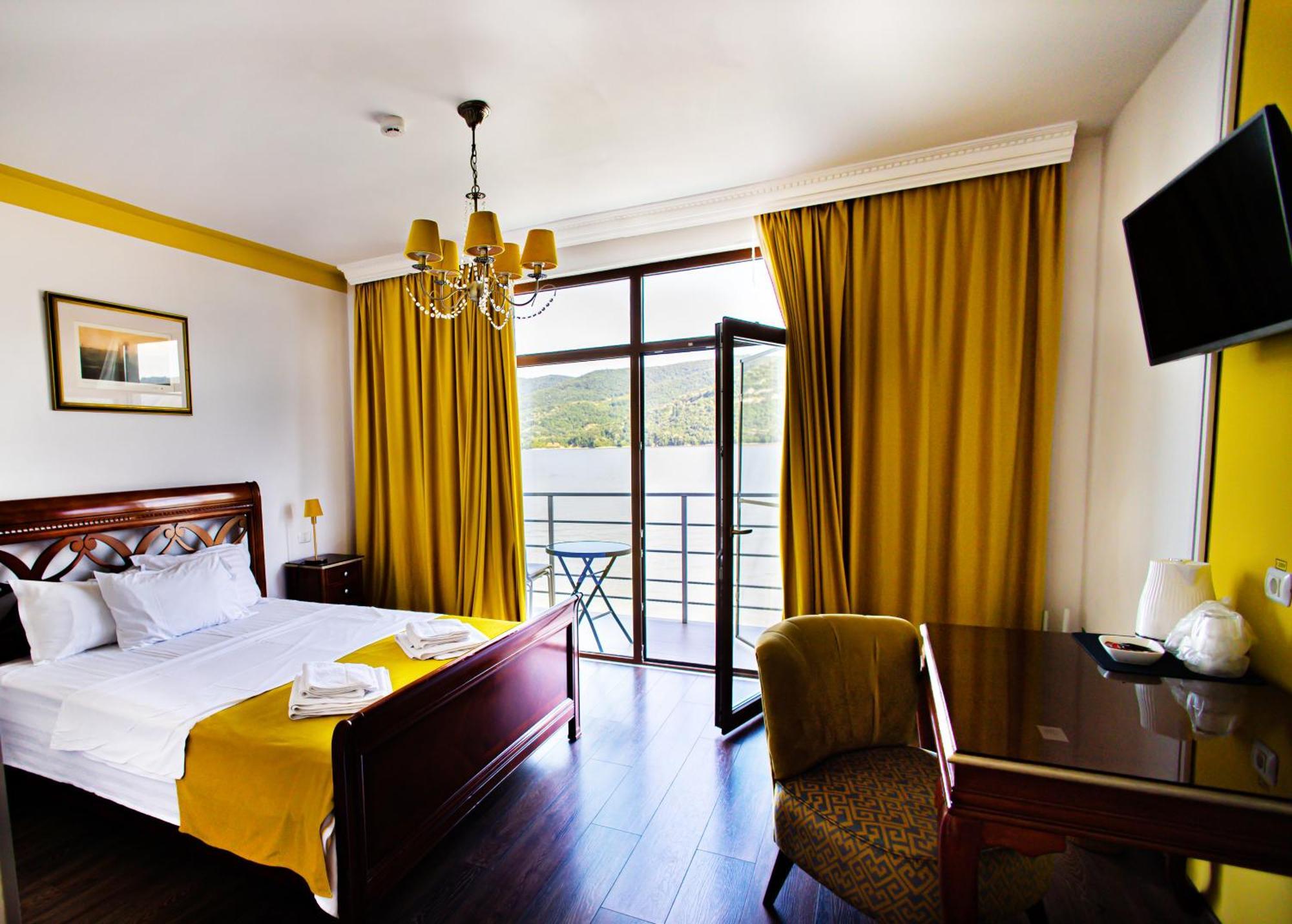 Riviera 990 - Resort & Restaurant Ieşelniţa 外观 照片